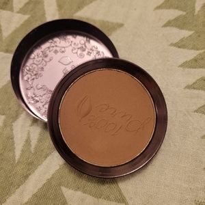 100% pure powder bronzer in Cocoa Glow